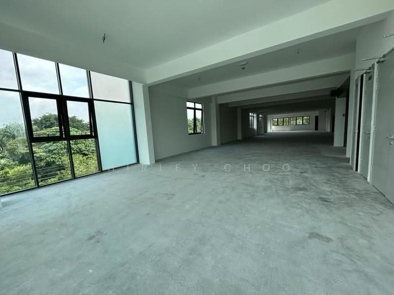 Large open floor area with full-height windows, photo 3 of 8