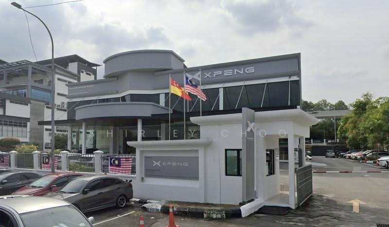 Exterior view of building with vehicle parking area, photo 2 of 5